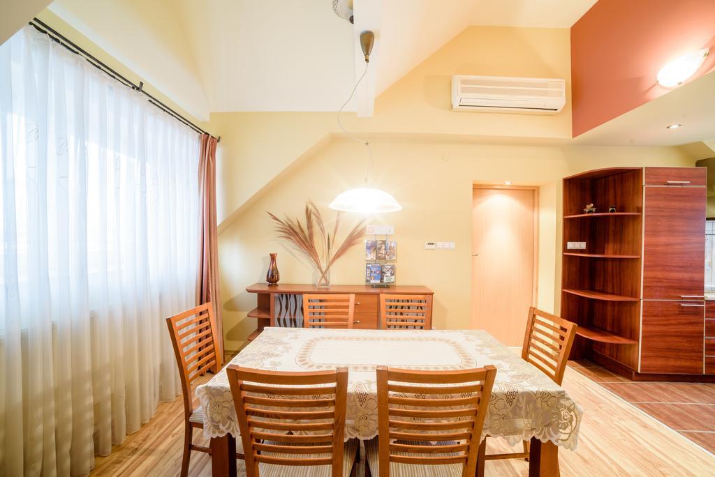 Park Apartment Cracovie Extérieur photo